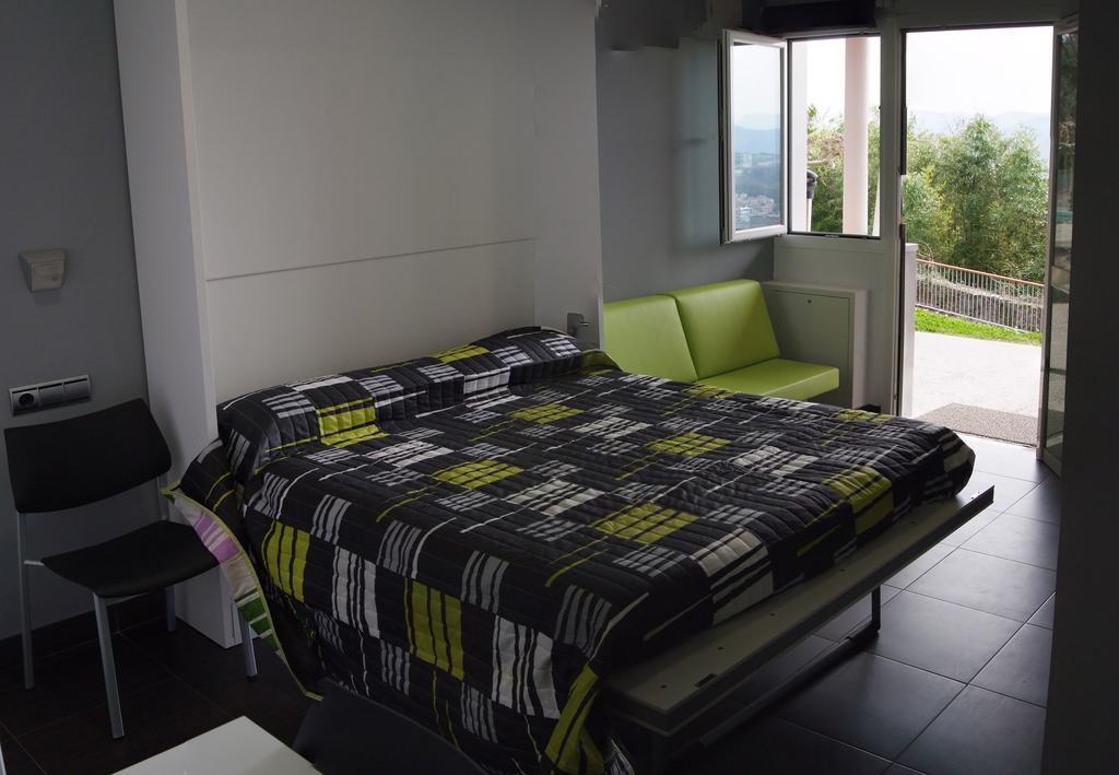Albergue/Auberge Ulia Youth Hostel Сан Себастиан Стая снимка