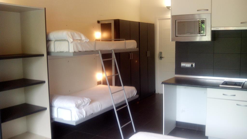 Albergue/Auberge Ulia Youth Hostel Сан Себастиан Стая снимка