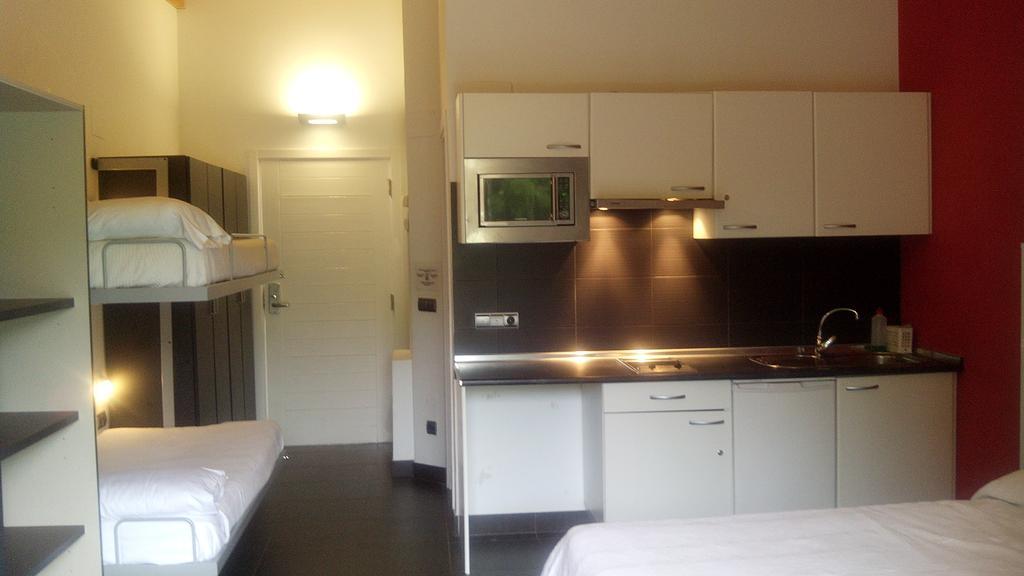 Albergue/Auberge Ulia Youth Hostel Сан Себастиан Стая снимка