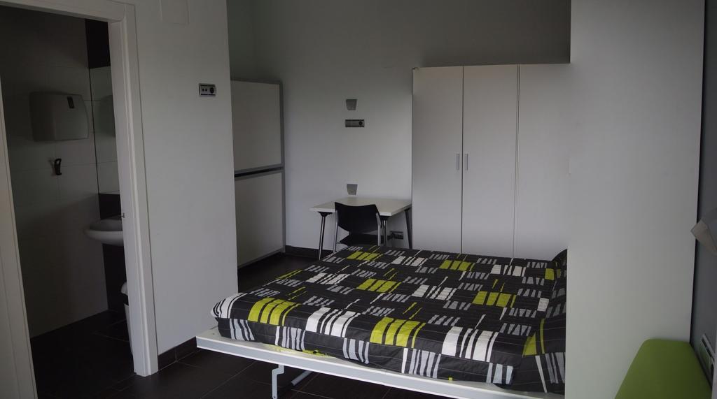 Albergue/Auberge Ulia Youth Hostel Сан Себастиан Стая снимка